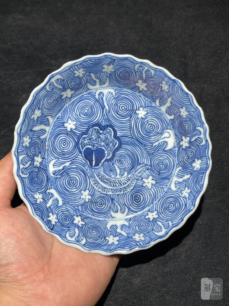 清早期 青花落花流水纹花口盘一对 - 图12
